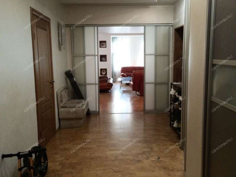 трёхкомнатная квартира на улице Максима Горького дом 232