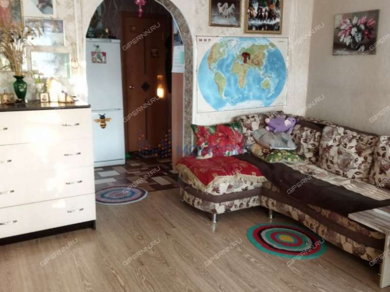 дом на Центральной улице село Дубское