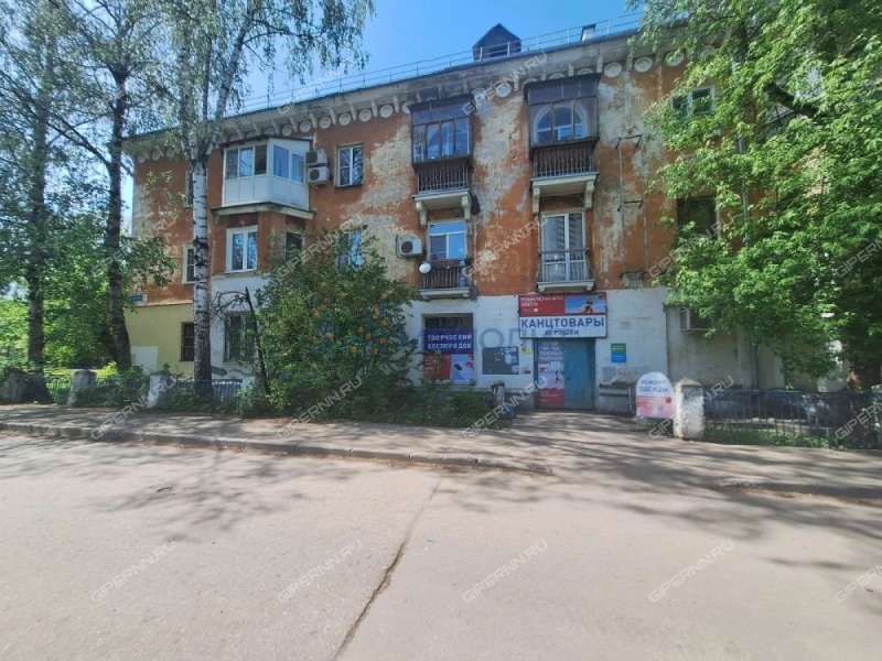помещение под офис, торговую площадь на улице Космонавта Комарова