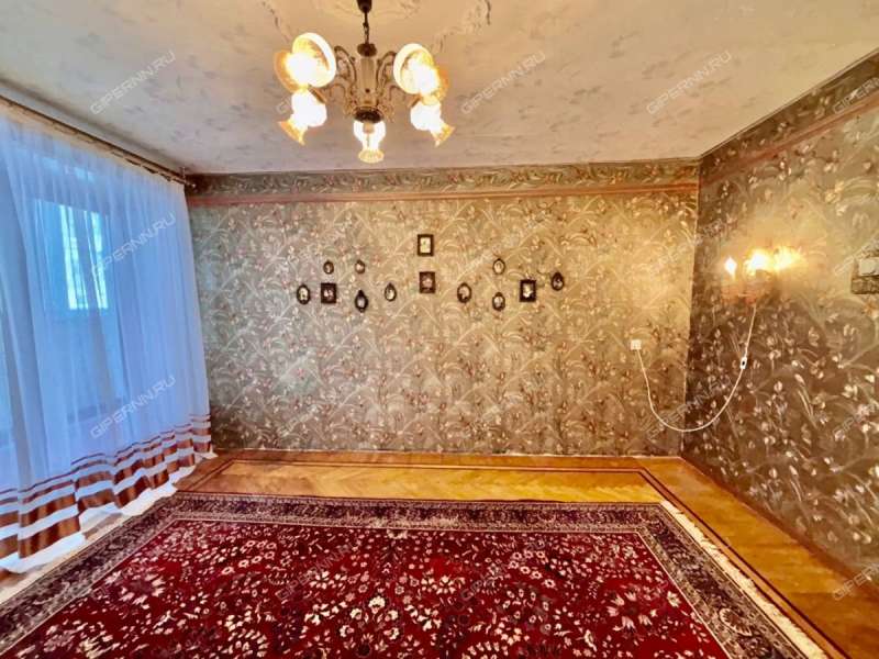 четырёхкомнатная квартира на улице Сурикова дом 16А