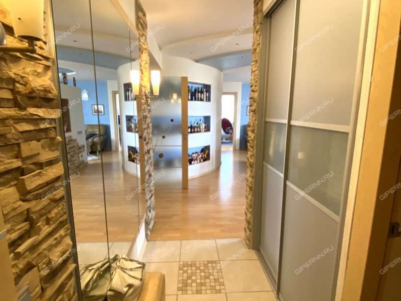 трёхкомнатная квартира на Варварской улице дом 40б