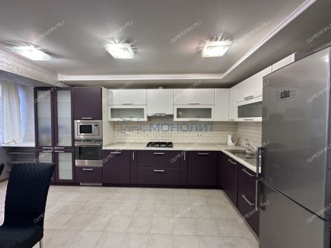 2-komnatnaya-ul-oktyabrskoy-revolyucii-d-45a фото