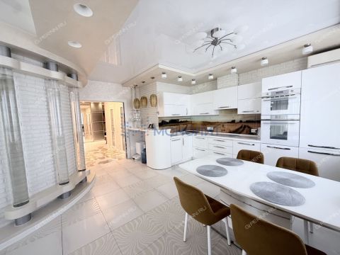 3-komnatnaya-ul-rodionova-d-192-k5 фото