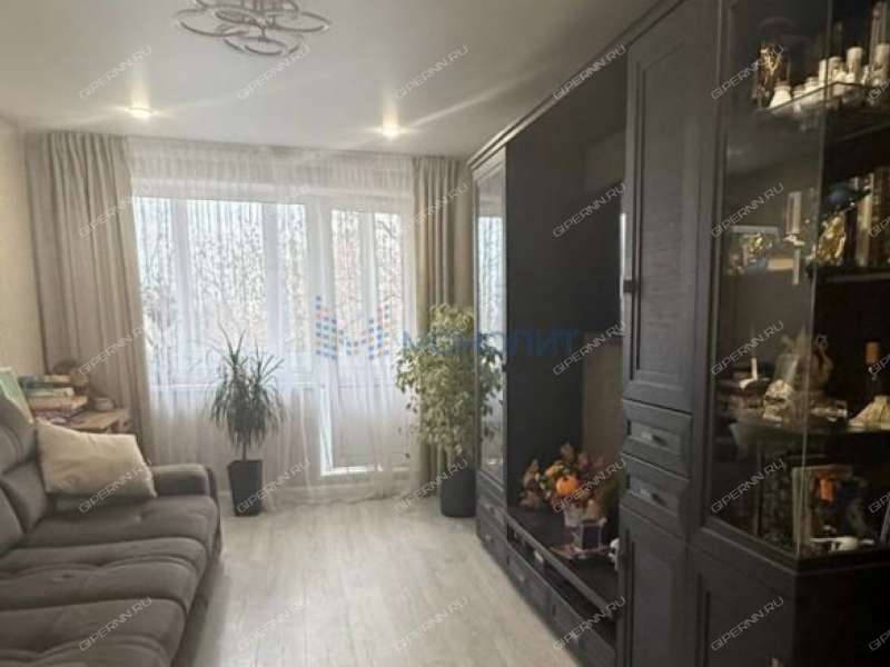 трёхкомнатная квартира на улице Коминтерна дом 16