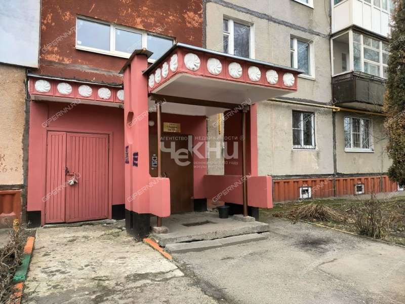 трёхкомнатная квартира на улице Германа Лопатина дом 9