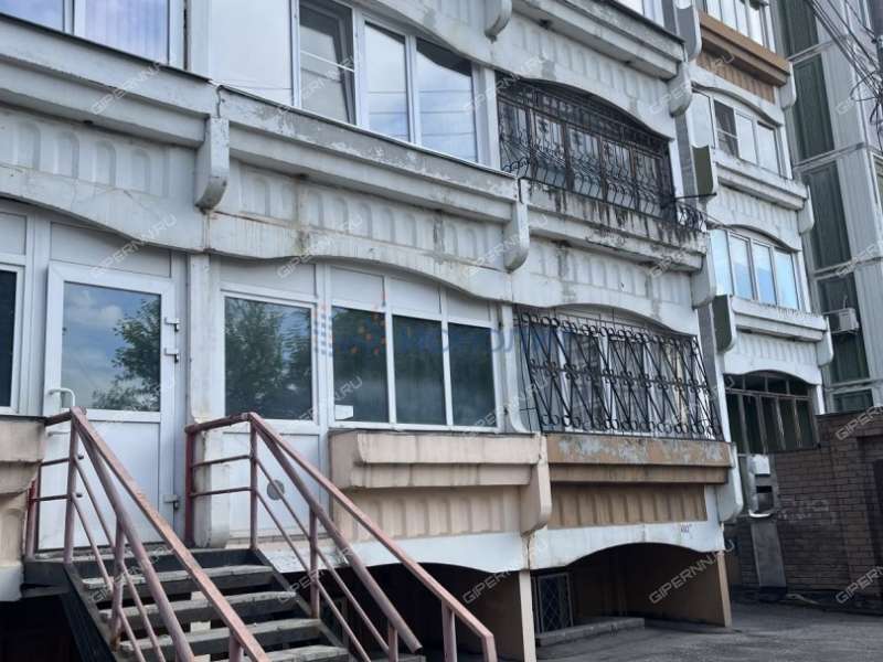помещение под помещение свободного назначения, торговую площадь на улице Верхнепечёрская