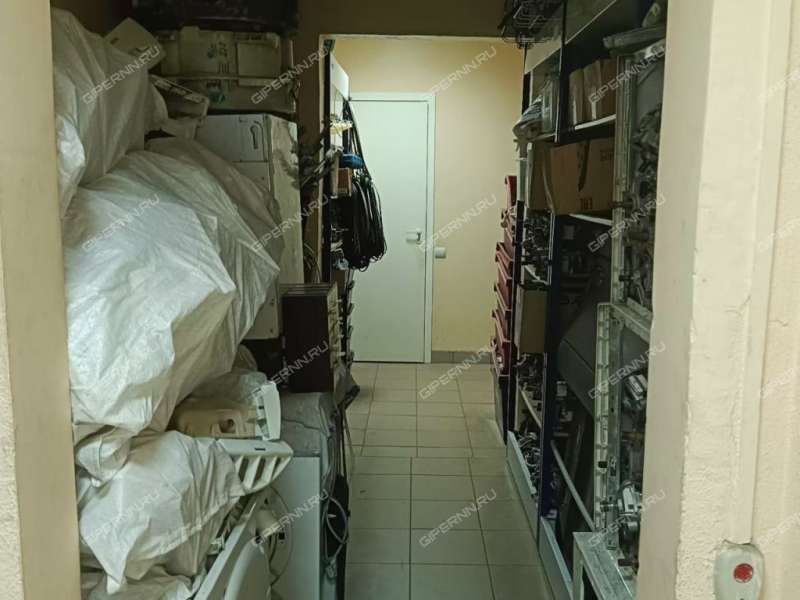 помещение под торговую площадь в 6-м микрорайоне