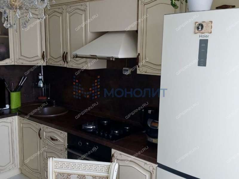 трёхкомнатная квартира на улице Верхнепечёрская дом 8