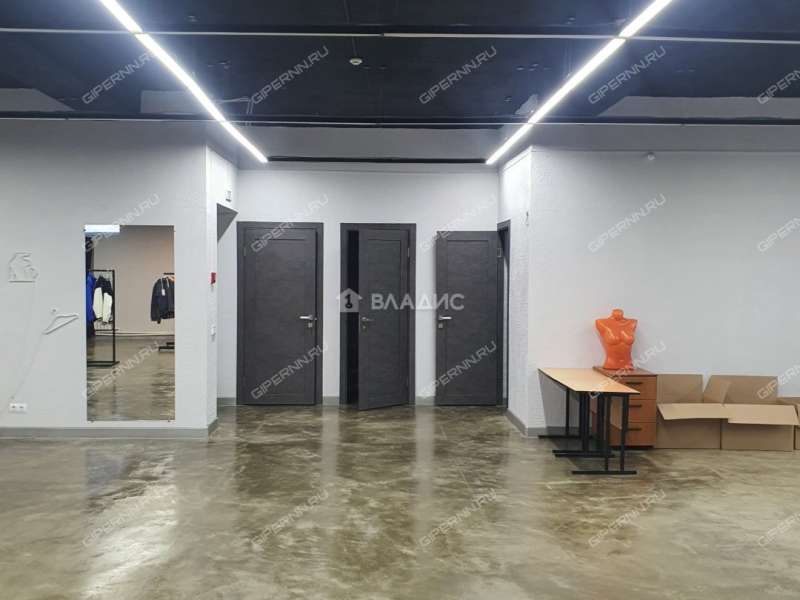 здание под офис, торговую площадь на Центральной улице село Каменки