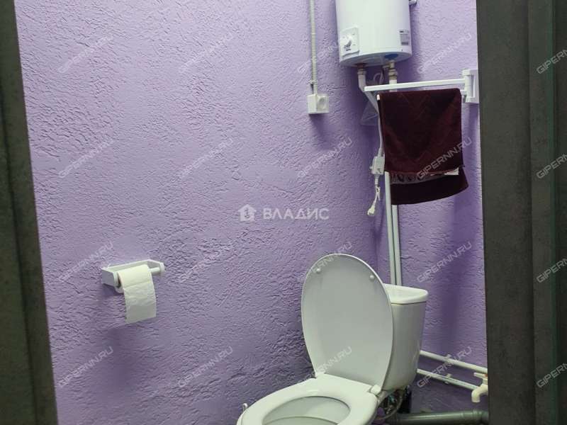 здание под офис, торговую площадь на Центральной улице село Каменки