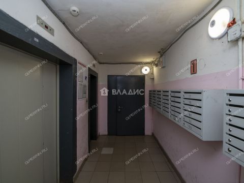 2-komnatnaya-ul-vyatskaya-d-1 фото