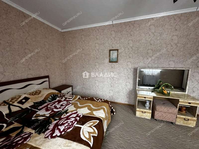 дом на улице Зеленкина село Безводное