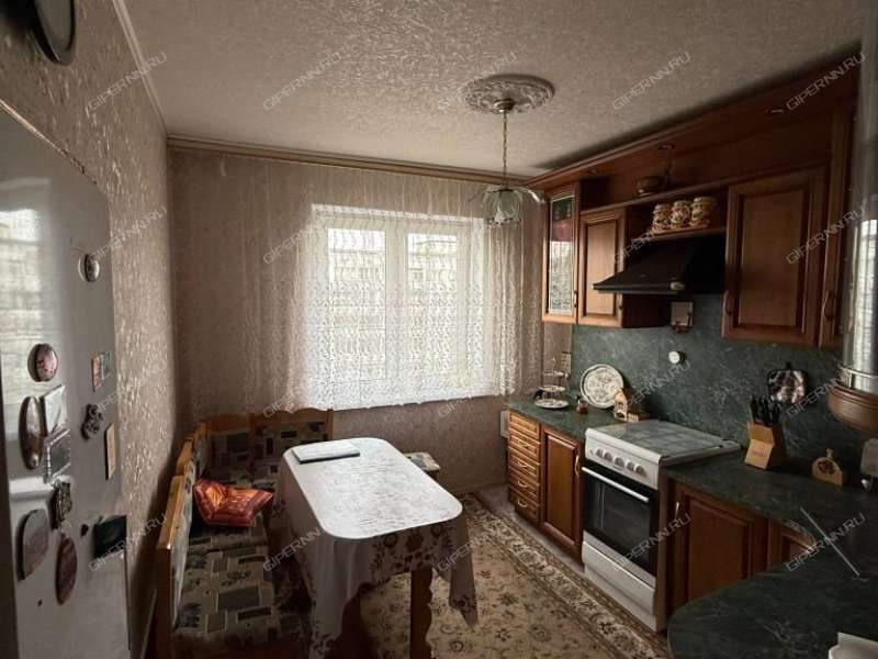 трёхкомнатная квартира на улице Политбойцов дом 8