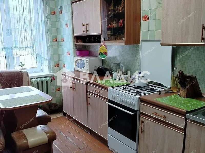 трёхкомнатная квартира на проспекте Кирова дом 11