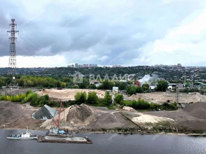 здание под офис, торговую площадь в 5-м проезде