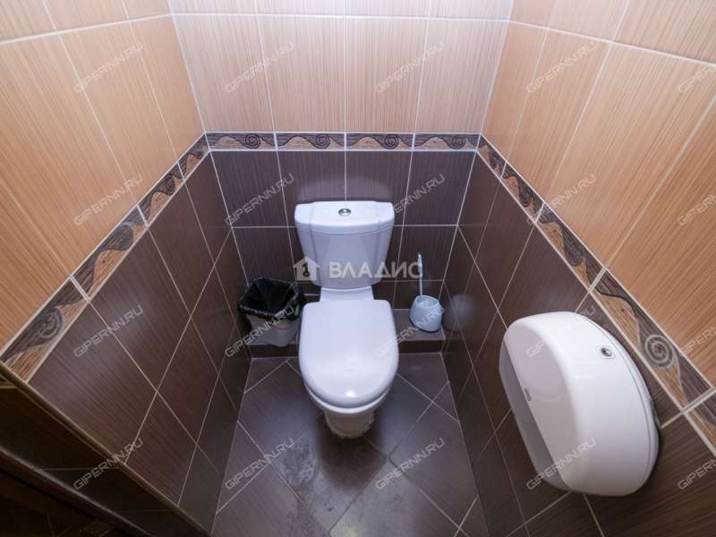 здание под офис, торговую площадь на улице Баранова