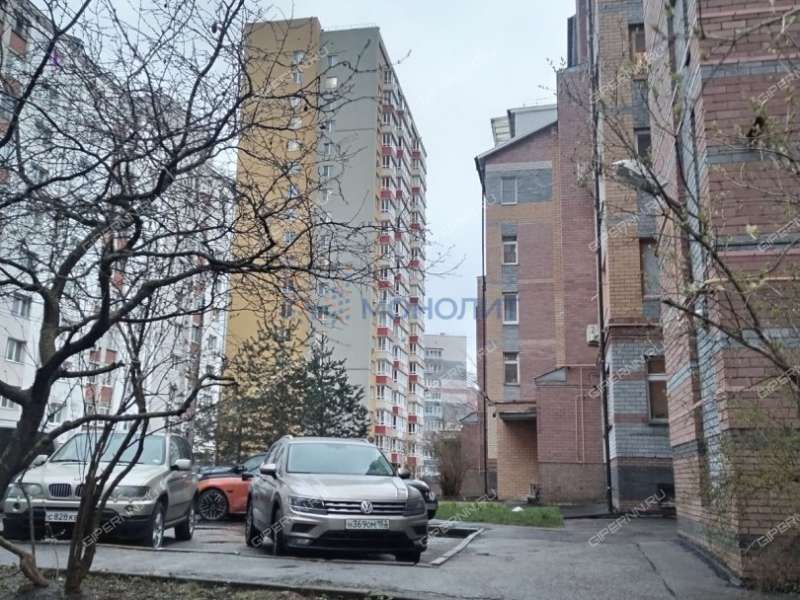 четырёхкомнатная квартира на улице 40 лет Октября дом 5б