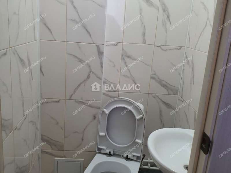 здание под офис, торговую площадь на улице Вождей Революции