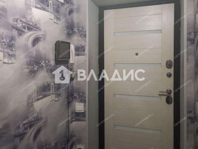 трёхкомнатная квартира на улице Болотникова дом 9
