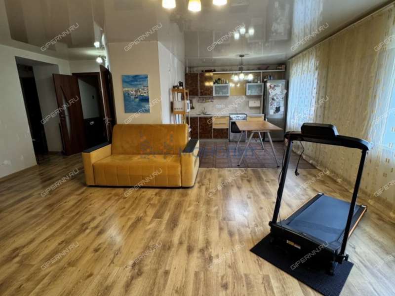 трёхкомнатная квартира на улице Героев Космоса дом 4