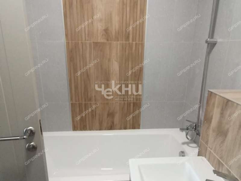 трёхкомнатная квартира в новостройке на улице Сергея Акимова