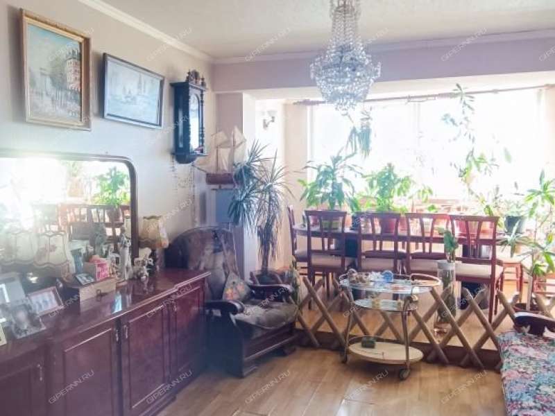 трёхкомнатная квартира на улице Карла Маркса дом 32