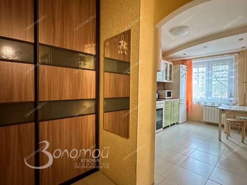 трёхкомнатная квартира на улице Строкина дом 9