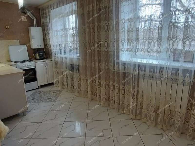 трёхкомнатная квартира на проспекте Кирова дом 33а