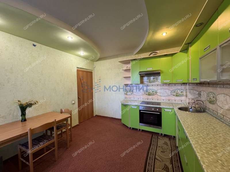 трёхкомнатная квартира на улице Александра Хохлова дом 1