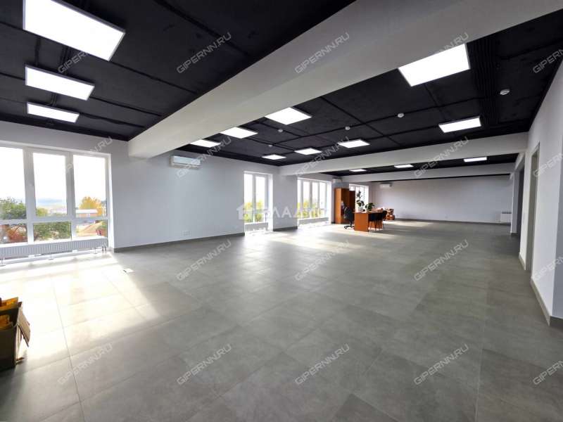 здание под офис, торговую площадь на улице Ларина