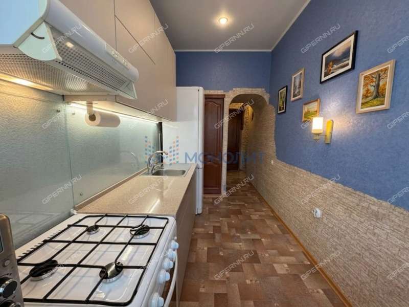 трёхкомнатная квартира на улице Страж Революции дом 4