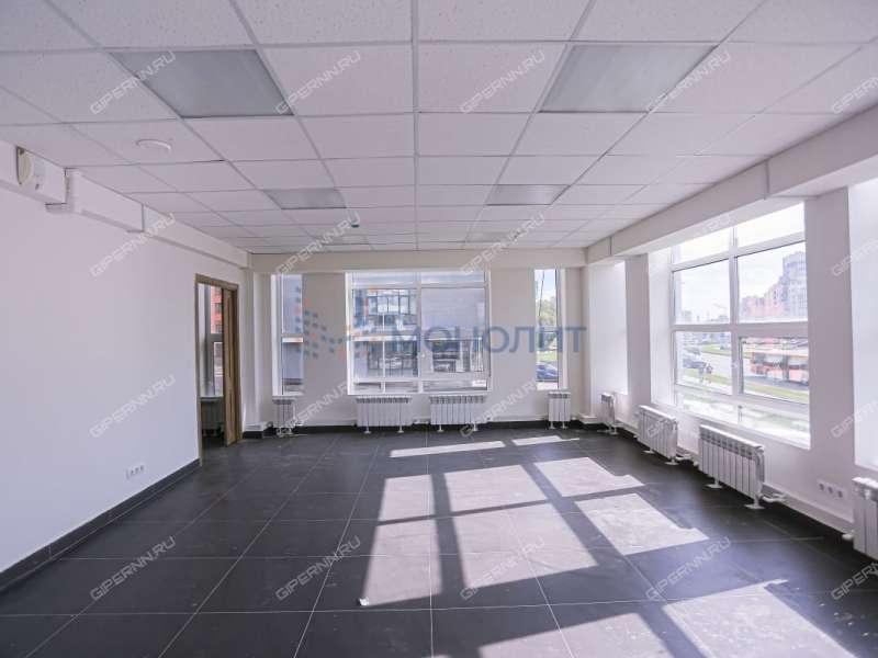 здание под недвижимость под медицинские учреждения, недвижимость под образовательные учреждения на улице Родионова