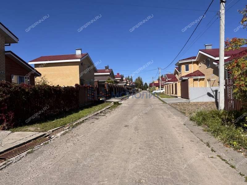 дом на Озёрной улице деревня Крутая