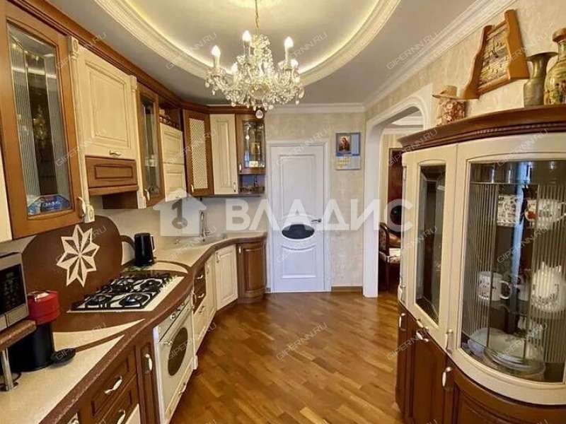 четырёхкомнатная квартира на улице Дунаева дом 8