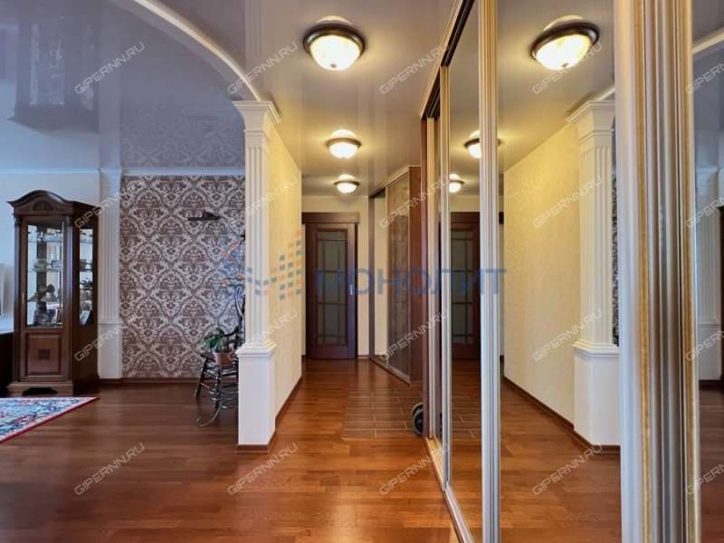 трёхкомнатная квартира на Волжской набережной дом 21