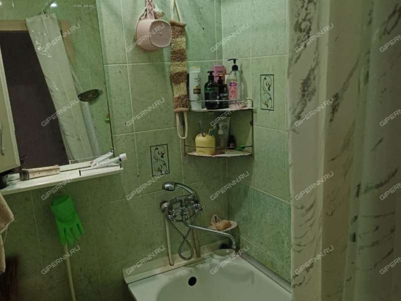 трёхкомнатная квартира в 2-м микрорайоне дом 20 город Кстово