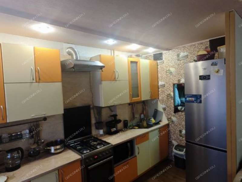 четырёхкомнатная квартира в 2-м микрорайоне дом 1 город Кстово