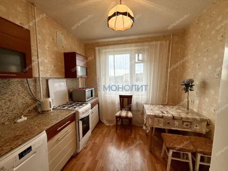 трёхкомнатная квартира на улице Верхнепечёрская дом 1