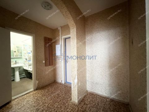 1-komnatnaya-ul-geroya-shnitnikova-d-3 фото