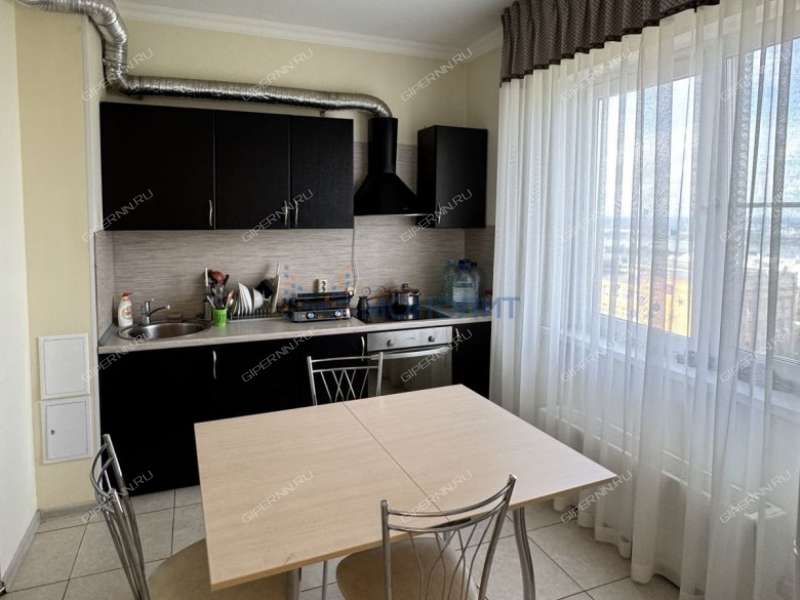 трёхкомнатная квартира на улице Родионова дом 27