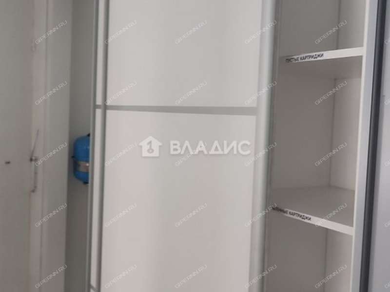 здание под офис, торговую площадь на Новой улице