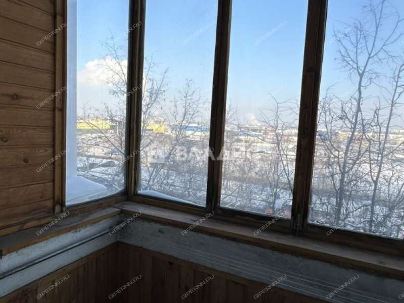 трёхкомнатная квартира на улице Коминтерна дом 4