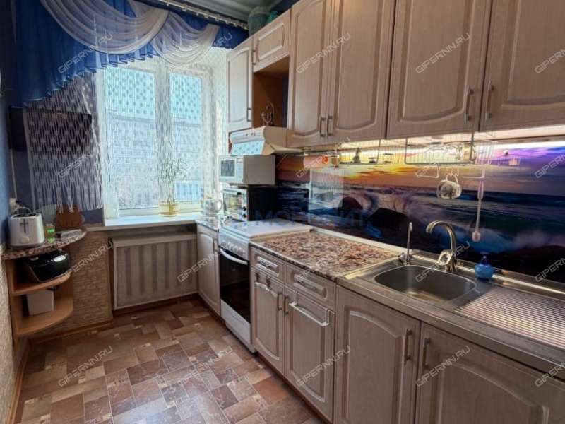 трёхкомнатная квартира на улице Страж Революции дом 4