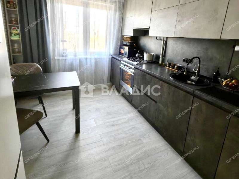 трёхкомнатная квартира на улице Коминтерна дом 16