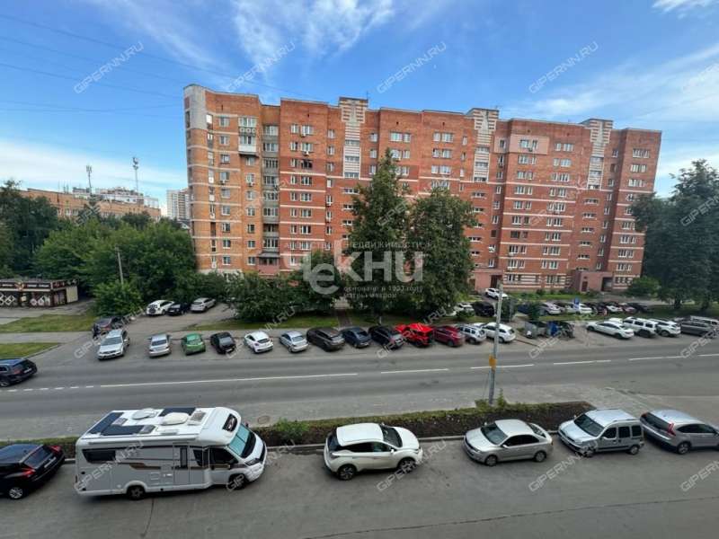 трёхкомнатная квартира на Полтавской улице дом 15