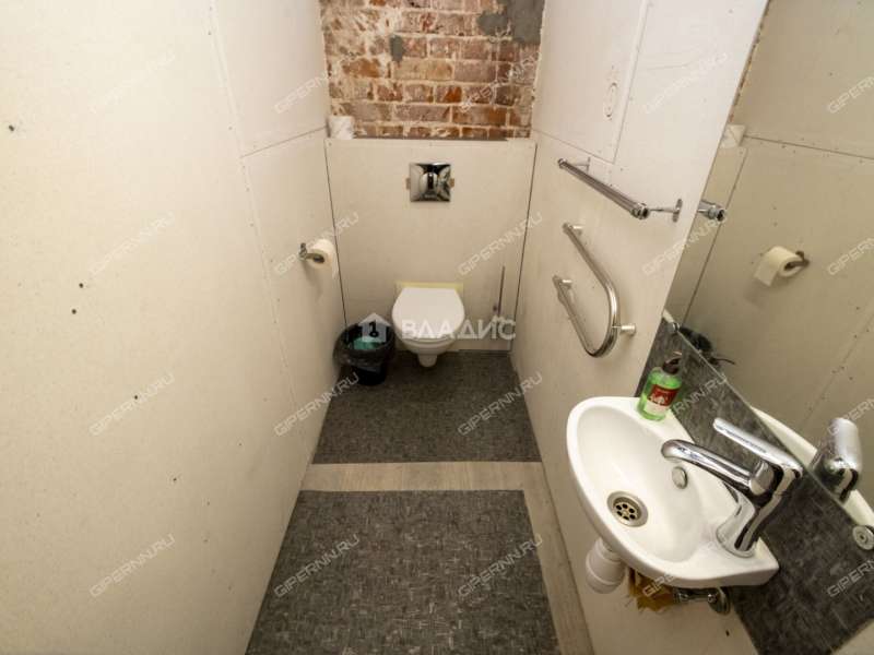 помещение под помещение свободного назначения на Большой Покровской улице