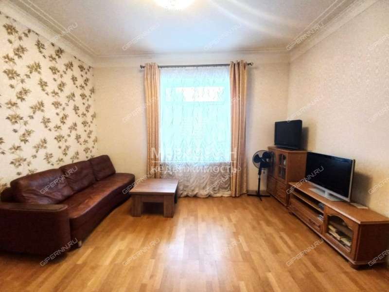 четырёхкомнатная квартира на улице Страж Революции дом 6/3