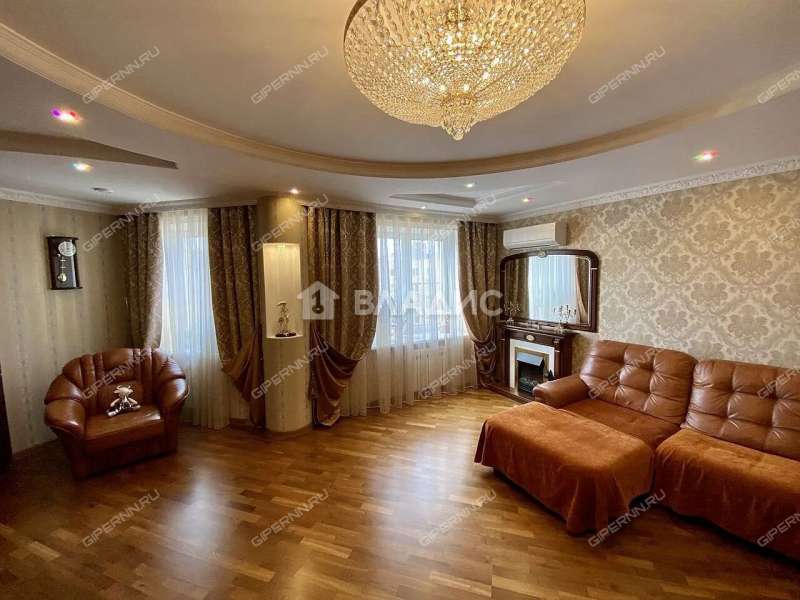 четырёхкомнатная квартира на улице Дунаева дом 8